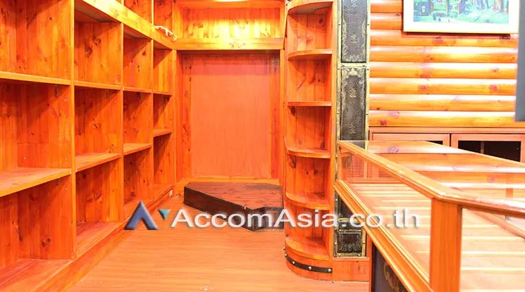 7  Retail / Showroom For Rent in Ploenchit ,Bangkok BTS Chitlom at President Tower AA13926